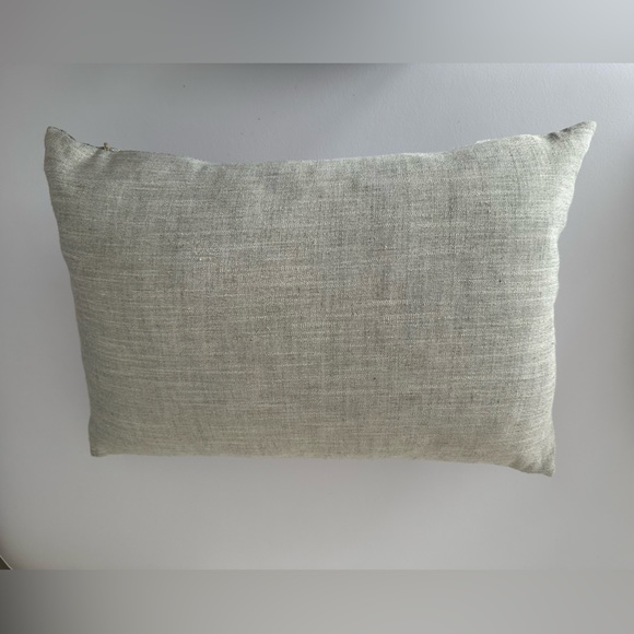 Rectangle metallic and linen throw pillow - Picture 2 of 3